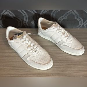 Universal thread white sneakers